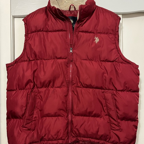 U.S. Polo Assn. Red
Sleeveless Jacket Size: XXL U.S. Polo Assr - Picture 4 of 4